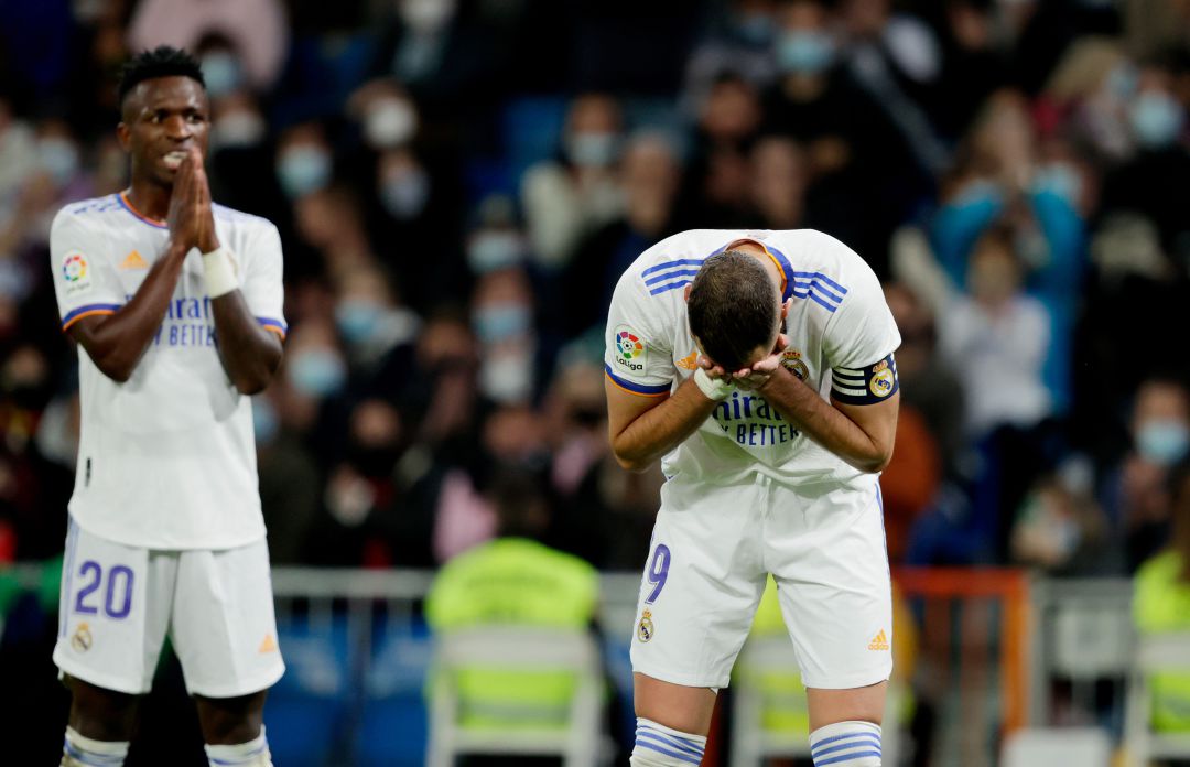 Benzema y Vinicius se lamentan de una ocasión fallada Benzema y Vinicius se lamentan de una ocasión fallada
