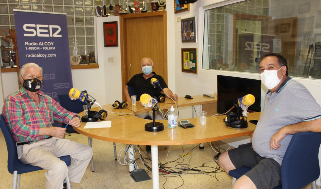 El vicepresidente segundo, Vicente Jorge Bas, en un programa anterior de Amagatalls de la Festa junto al presidente, Juan José Olcina El vicepresidente segundo, Vicente Jorge Bas, en un programa anterior de Amagatalls de la Festa junto al presidente, Juan José Olcina