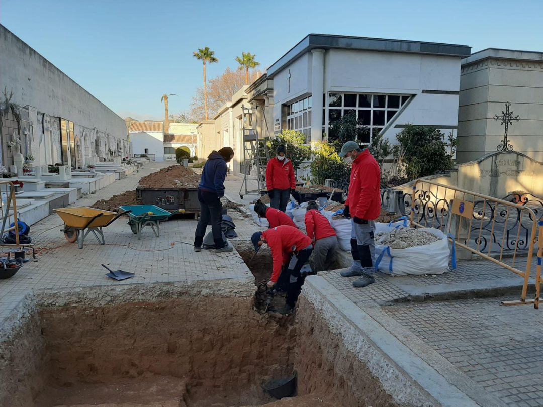 Trabajos en el cementerio de Gandia Trabajos en el cementerio de Gandia