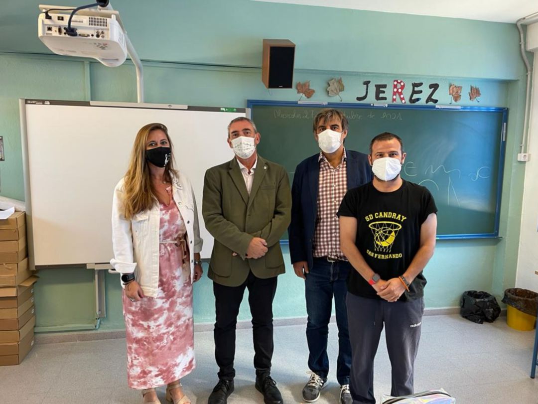 Director y profesorado del CEIP San Juan de Dios junto a Miguel Andréu Director y profesorado del CEIP San Juan de Dios junto a Miguel Andréu