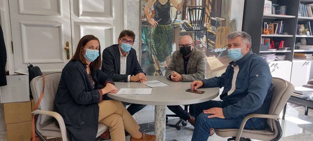 Reunión para a posta en marcha do proxecto de sinalización e mellora da seguridade no Monte Pindo Reunión para a posta en marcha do proxecto de sinalización e mellora da seguridade no Monte Pindo