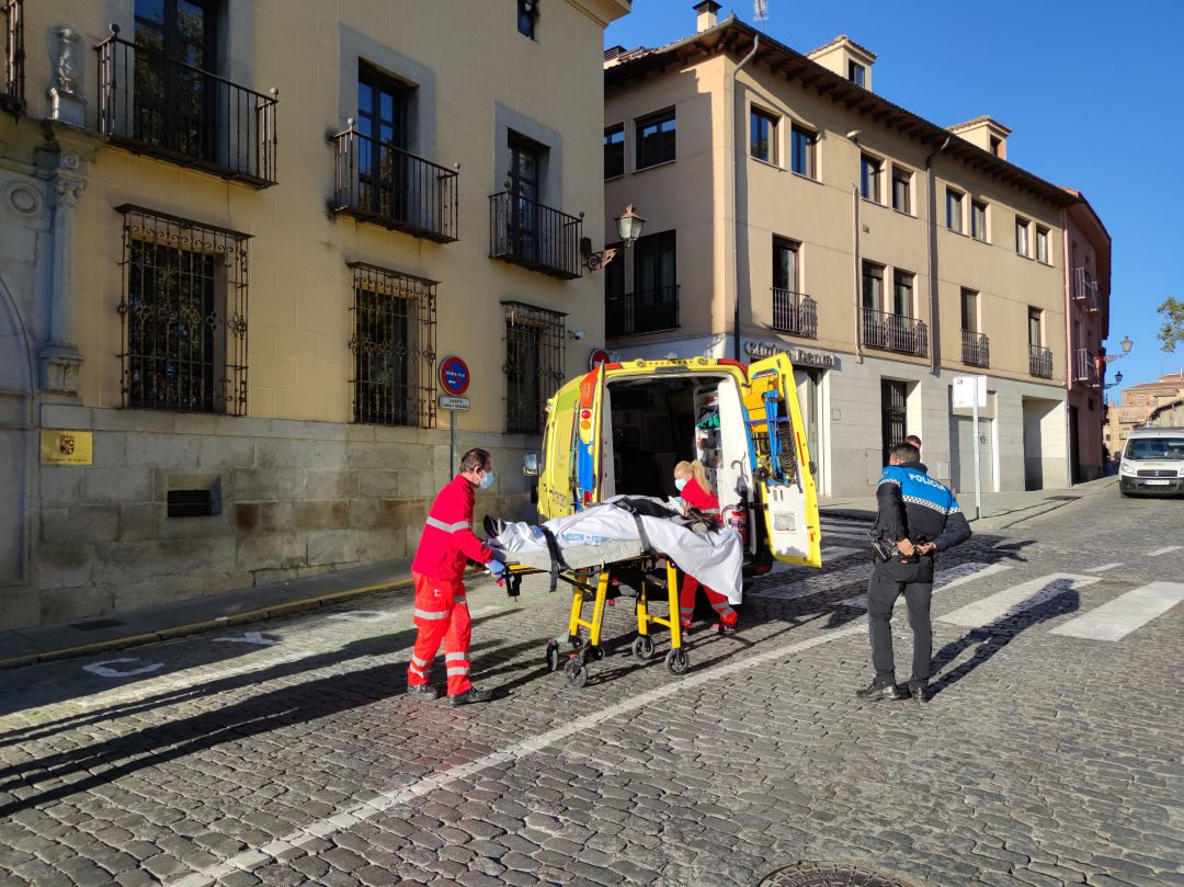 Una mujer ha sido atropellada por un turismo en la calle San Agustín de Segovia Una mujer ha sido atropellada por un turismo en la calle San Agustín de Segovia