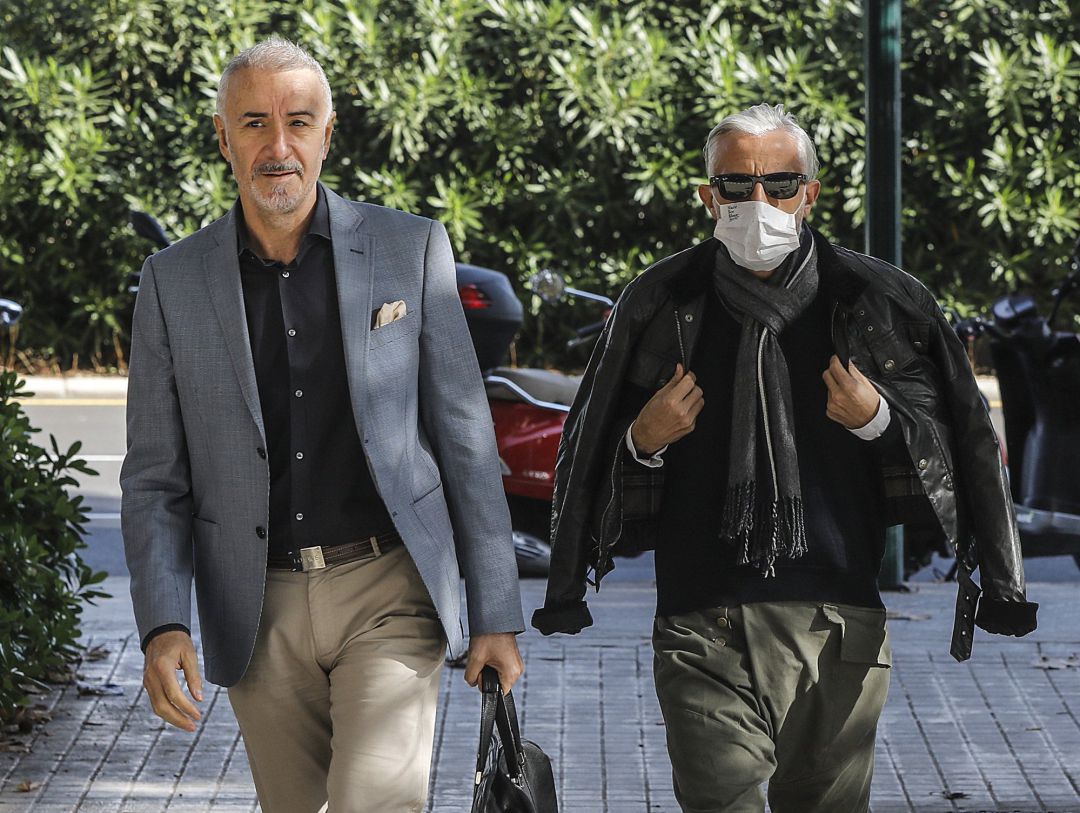 Marcos Benavent (dcha) acompañado de su abogado, Juan Carlos Navarro (izq), a su llegada a los juzgados Marcos Benavent (dcha) acompañado de su abogado, Juan Carlos Navarro (izq), a su llegada a los juzgados