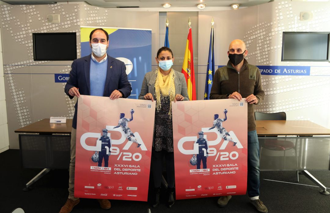 El alcalde de Pravia David Álvarez, la Directora General de Deportes Beatriz Álvarez Mesa y el presidente de la Asociación de la Prensa Deportiva Íñigo Domínguez presentan el cartel de la Gala del Deporte. El alcalde de Pravia David Álvarez, la Directora General de Deportes Beatriz Álvarez Mesa y el presidente de la Asociación de la Prensa Deportiva Íñigo Domínguez presentan el cartel de la Gala del Deporte.