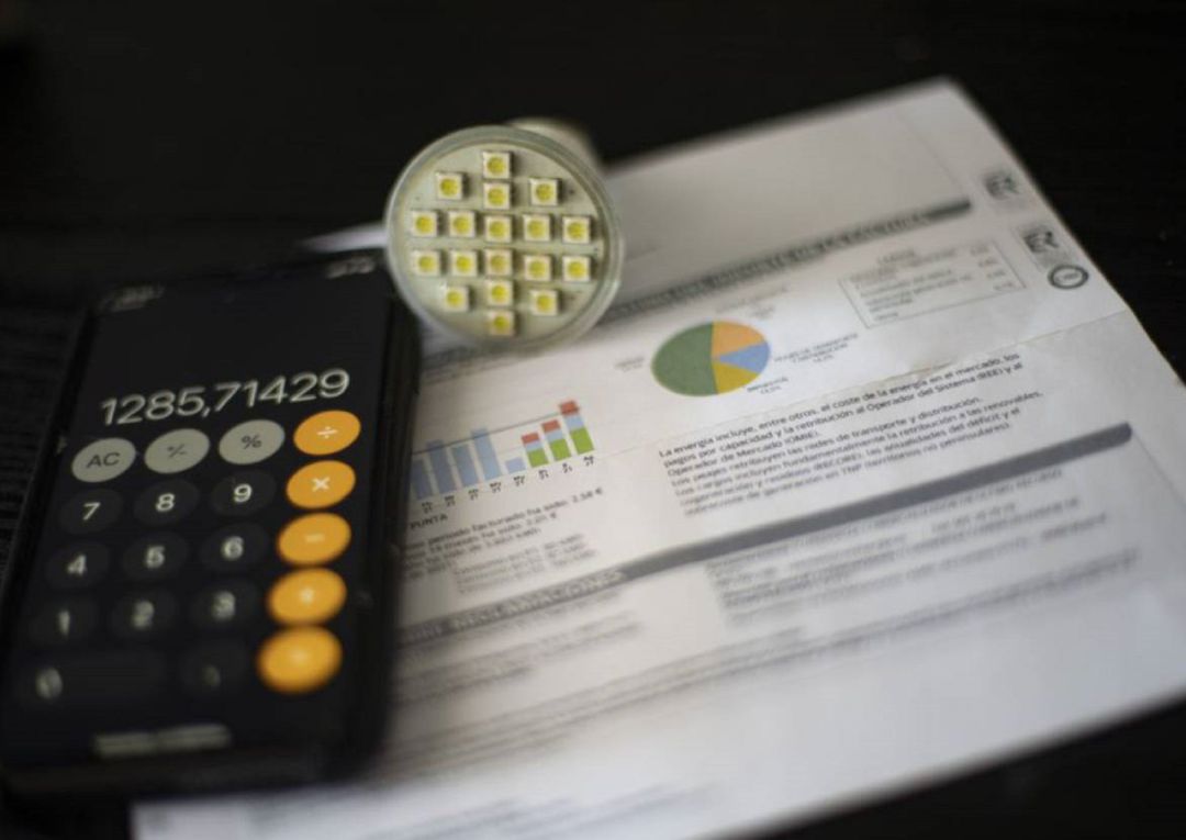 Analizamos la información que debe de aparecer en una factura de la luz Analizamos la información que debe de aparecer en una factura de la luz