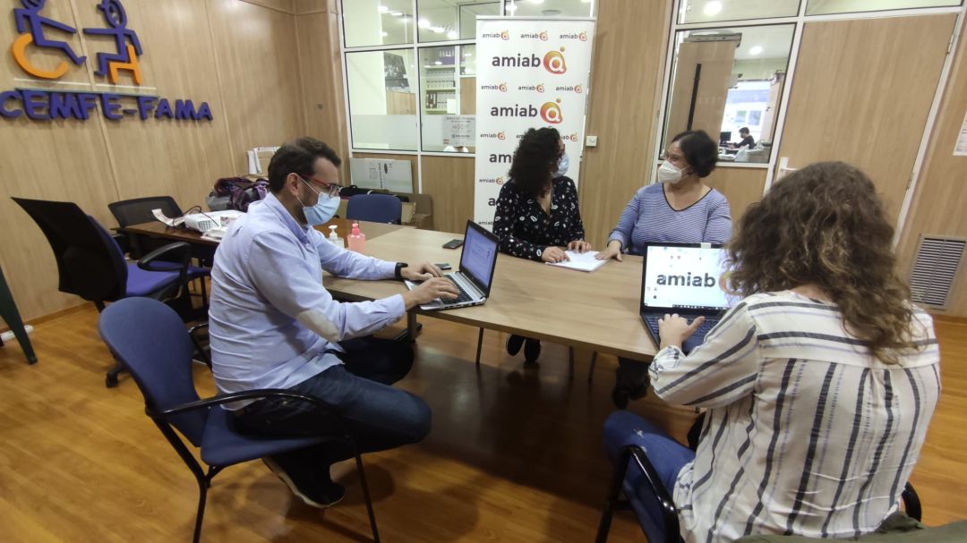 ¿Cómo funciona el servicio de capacitación de Amiab? ¿Cómo funciona el servicio de capacitación de Amiab?