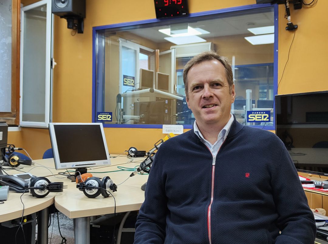 Javier Toni, vicepresidente mundial de Alight Solutions y responsable del centro de la multinacional en Granada, en los estudios de Radio Granada
Javier Toni, vicepresidente mundial de Alight Solutions y responsable del centro de la multinacional en Granada, en los estudios de Radio Granada