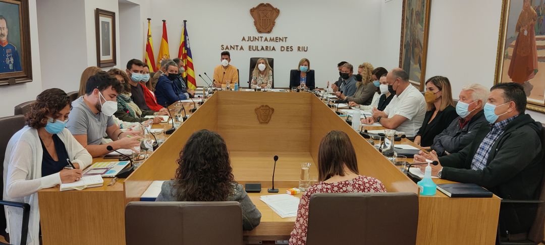 Un momento durante la sesión plenaria Un momento durante la sesión plenaria