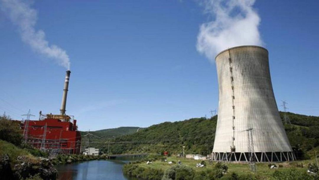 Torre de refrigeración de la térmica de Velilla del Río Carrión (Palencia) que esta tarde quedará reducida a escombros Torre de refrigeración de la térmica de Velilla del Río Carrión (Palencia) que esta tarde quedará reducida a escombros