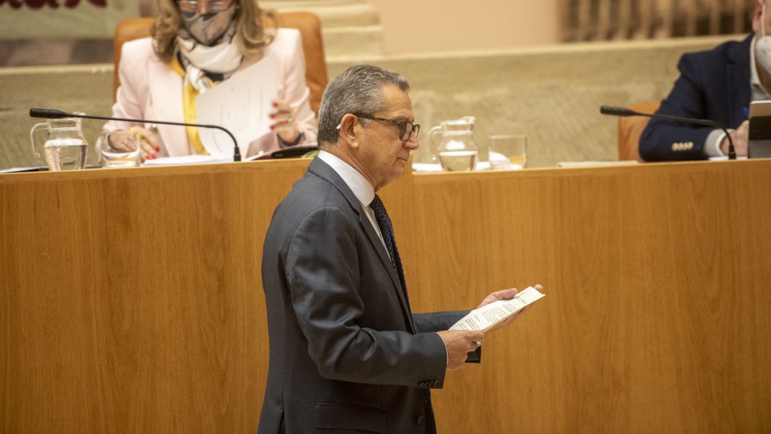 El consejero de Hacienda y Administración Pública. El consejero de Hacienda y Administración Pública.