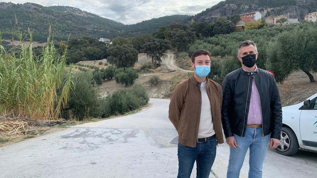 El alcalde de La Iruela, Daniel Sánchez y el diputado de infraestructuras municipales, José Luis Agea en su visita a las obras El alcalde de La Iruela, Daniel Sánchez y el diputado de infraestructuras municipales, José Luis Agea en su visita a las obras