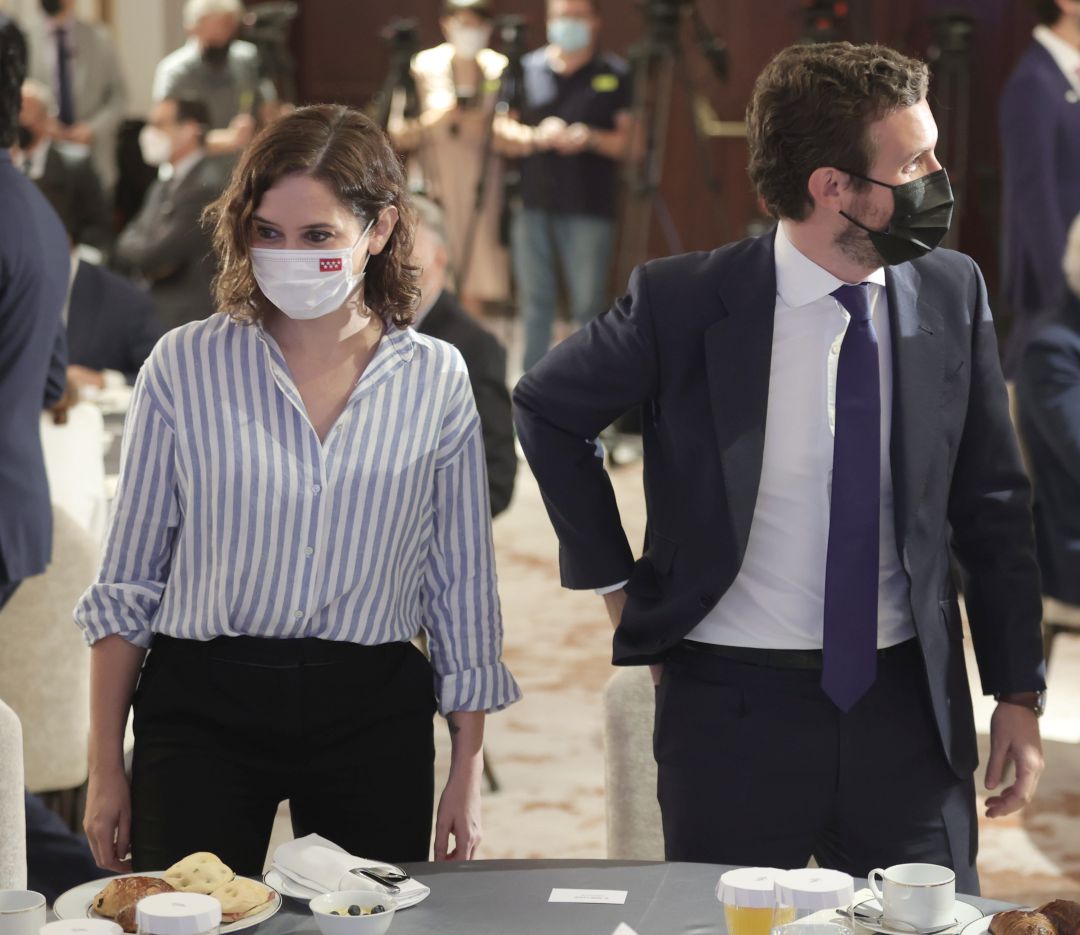 La presidenta de la Comunidad de Madrid, Isabel Díaz Ayuso, y el líder del PP, Pablo Casado. La presidenta de la Comunidad de Madrid, Isabel Díaz Ayuso, y el líder del PP, Pablo Casado.