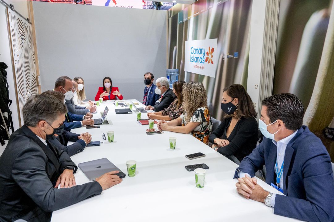 La consejera de Turismo del Gobierno de Canarias, Yaiza Castilla, reunida con los cabildos en la World Travel Market de Londres. La consejera de Turismo del Gobierno de Canarias, Yaiza Castilla, reunida con los cabildos en la World Travel Market de Londres.