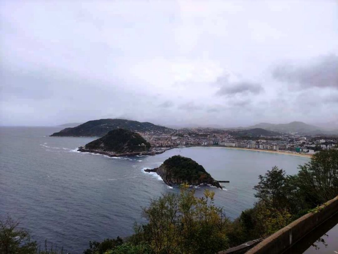 Espectacular panorámica de la bahía de la Concha desde el monte Igueldo Espectacular panorámica de la bahía de la Concha desde el monte Igueldo