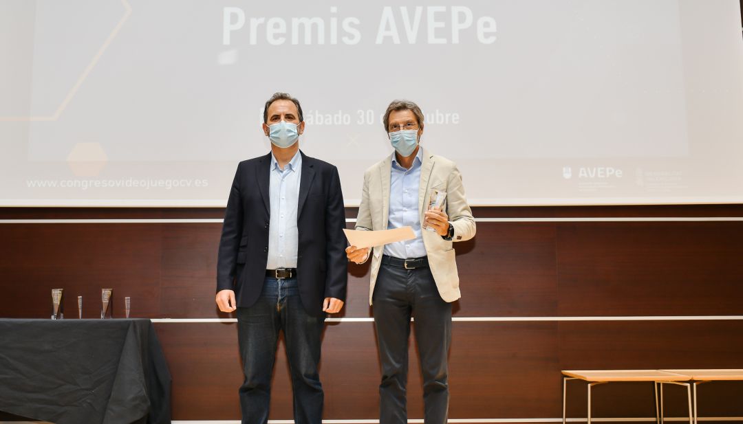 Premio a ESAT por su trayectoria profesional Premio a ESAT por su trayectoria profesional