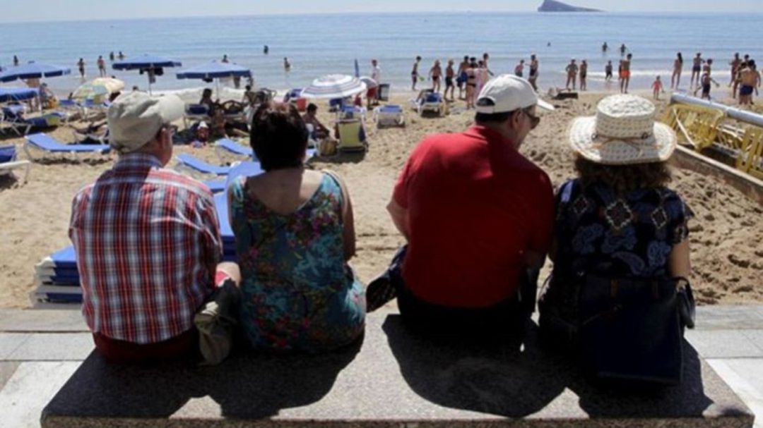 Mayores de vacaciones en Benidorm. Mayores de vacaciones en Benidorm.