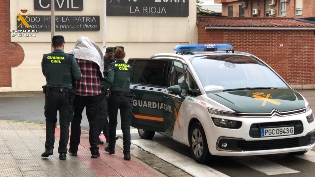 Traslado a dependencias judiciales del detenido por la muerte de un niño de nueve años en Lardero Traslado a dependencias judiciales del detenido por la muerte de un niño de nueve años en Lardero