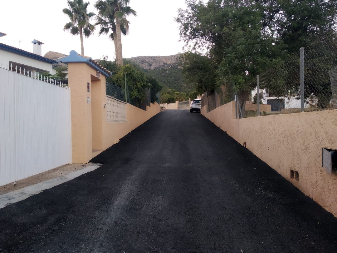 Trabajos de asfaltado en las urbanizaciones de Calp Trabajos de asfaltado en las urbanizaciones de Calp