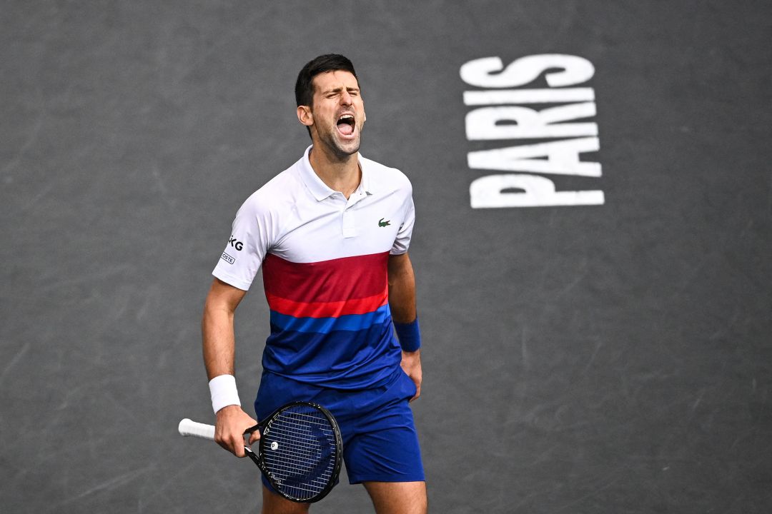 Djokovic celebrando un punto frente a Medvedev Djokovic celebrando un punto frente a Medvedev
