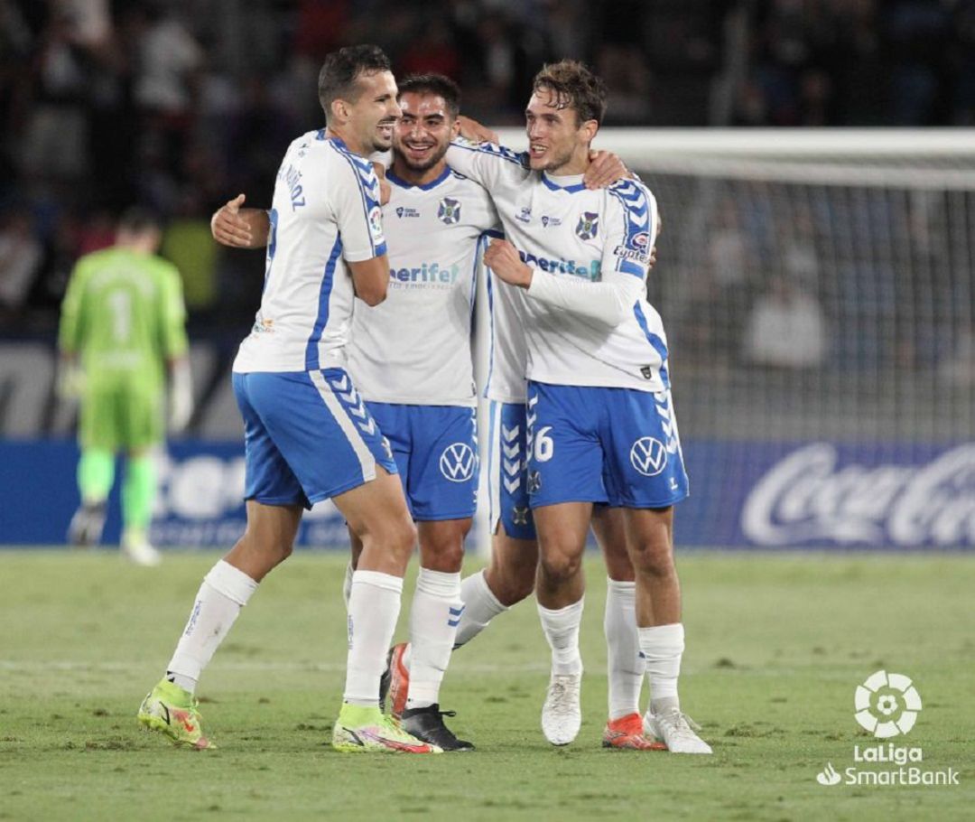 Jugadors del Tenerife celebrant el primer gol. Jugadors del Tenerife celebrant el primer gol.
