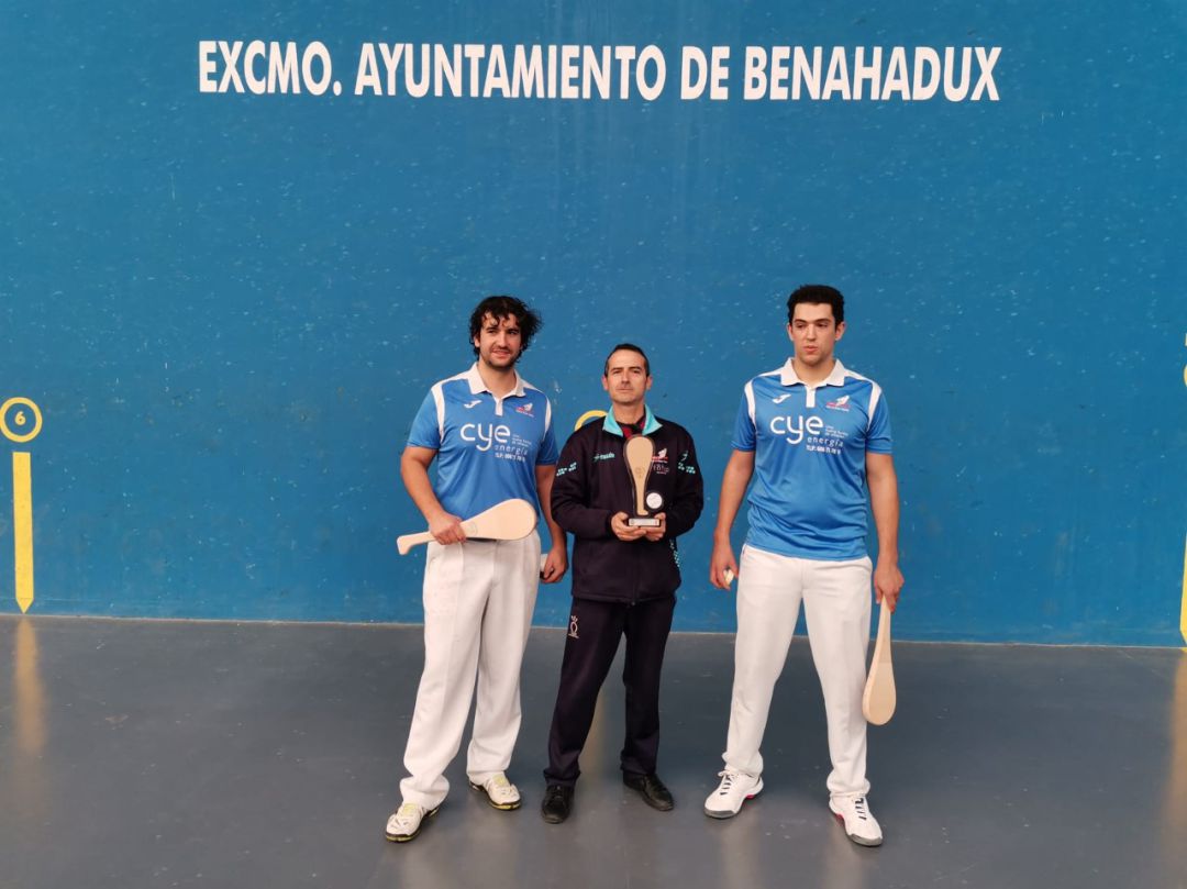Los campeones de Andalucía en el frontón de Benahadux. Los campeones de Andalucía en el frontón de Benahadux.