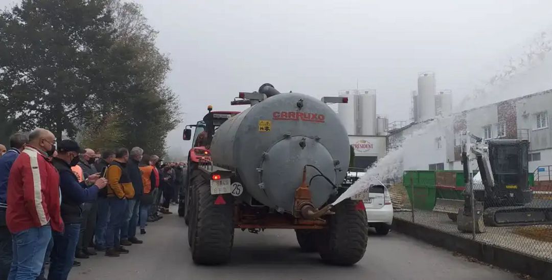 Movilizaciones para que la leche se pague a 40 céntimos de euro Movilizaciones para que la leche se pague a 40 céntimos de euro