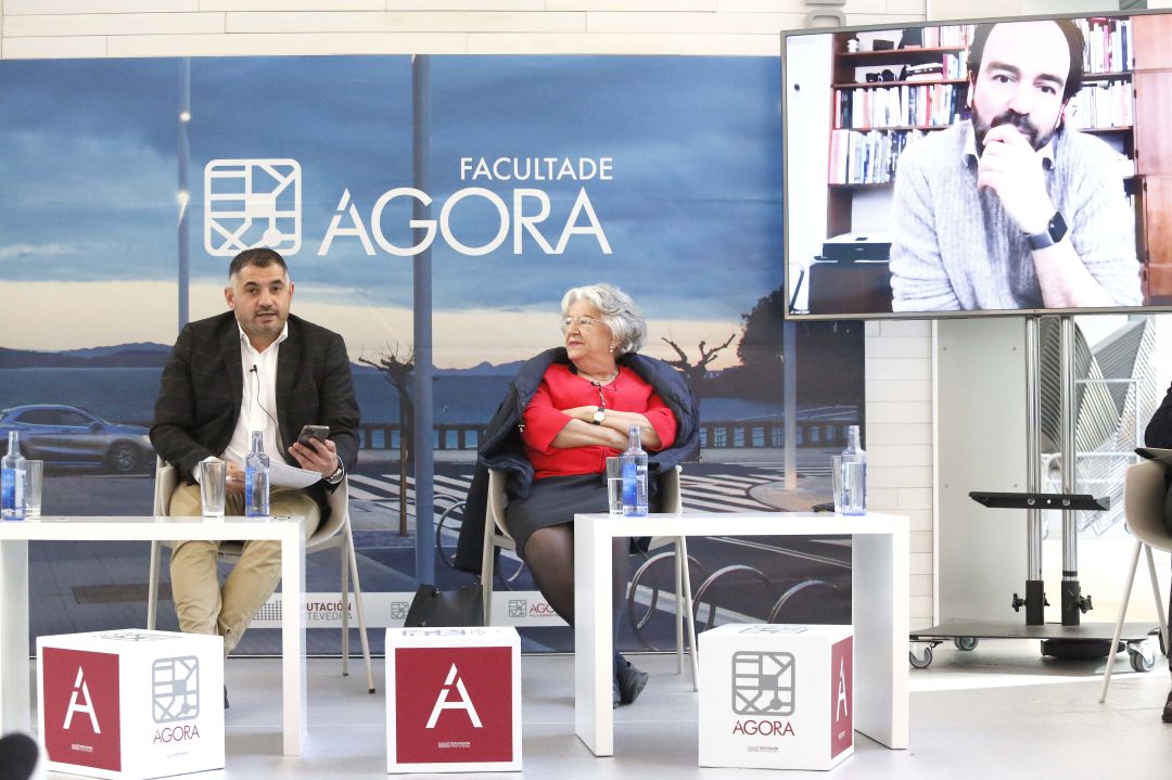 Rafa Estévez en un momento de la charla Rafa Estévez en un momento de la charla
