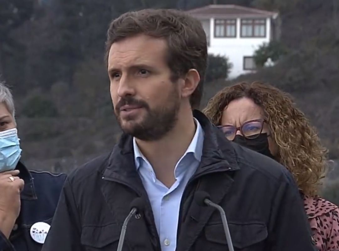Casado defiende la elección de Arnaldo en su visita a La Palma. Casado defiende la elección de Arnaldo en su visita a La Palma.