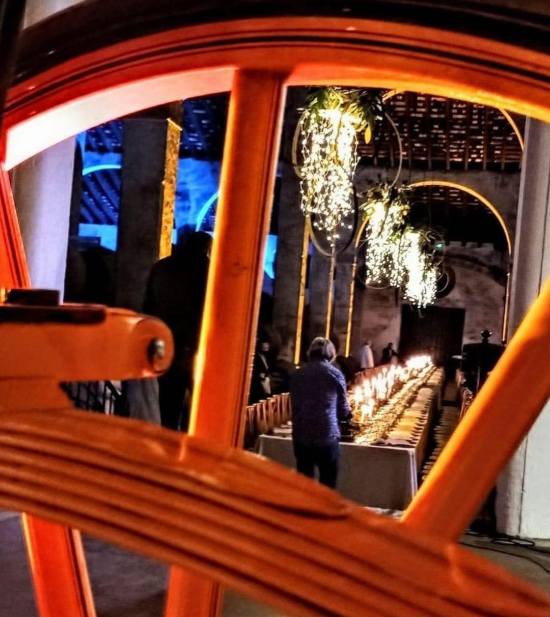 Espectacular mesa dispuesta para la cena de la Copa Jerez en Lustau Espectacular mesa dispuesta para la cena de la Copa Jerez en Lustau