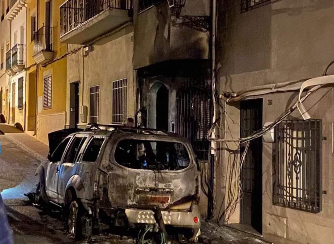 Investigan el incendio de la casa del alcalde de Navas de San Juan Investigan el incendio de la casa del alcalde de Navas de San Juan
