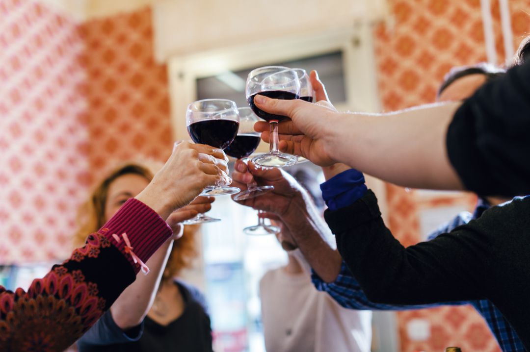 Brindis con vino Brindis con vino