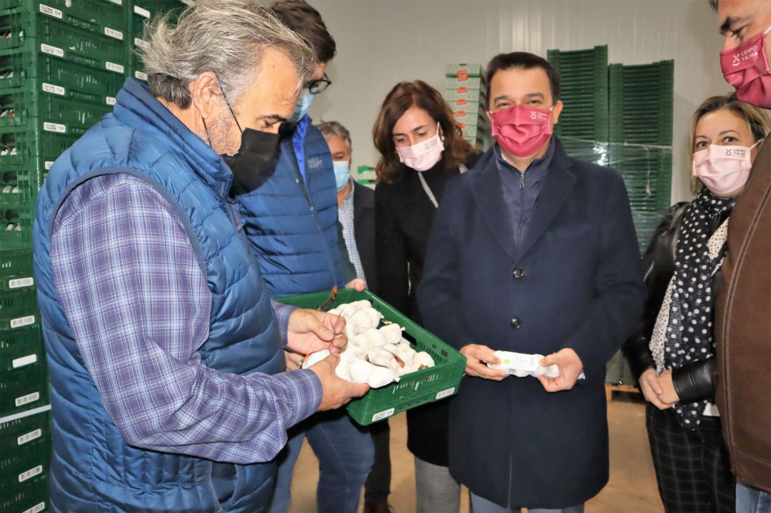 El consejero durante su visita El consejero durante su visita