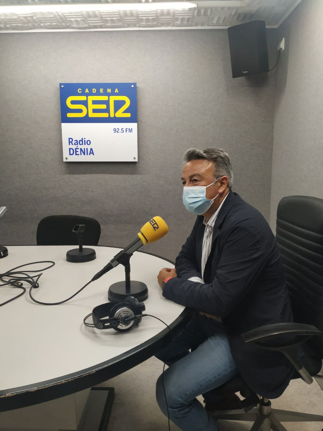 José Chulvi en los estudios de Radio Dénia Cadena SER, durante la entrevista por su 10º aniversario como alcalde. José Chulvi en los estudios de Radio Dénia Cadena SER, durante la entrevista por su 10º aniversario como alcalde.