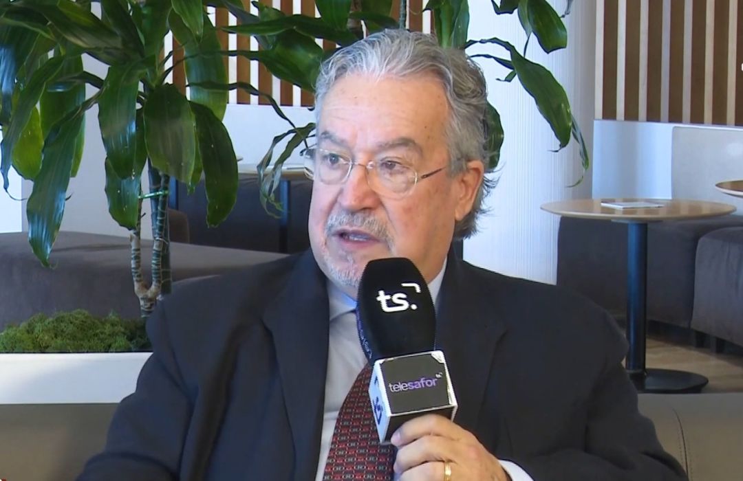 Pasqual Molina en la entrevista para el Grupo Radio Gandia Pasqual Molina en la entrevista para el Grupo Radio Gandia