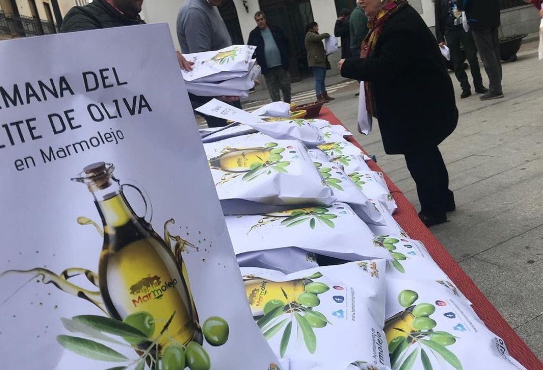 Con un amplio programa de actividades, principalmente dirigidas a los más pequeños, arranca este jueves la VI Semana del Aceite de Oliva en Marmolejo Con un amplio programa de actividades, principalmente dirigidas a los más pequeños, arranca este jueves la VI Semana del Aceite de Oliva en Marmolejo