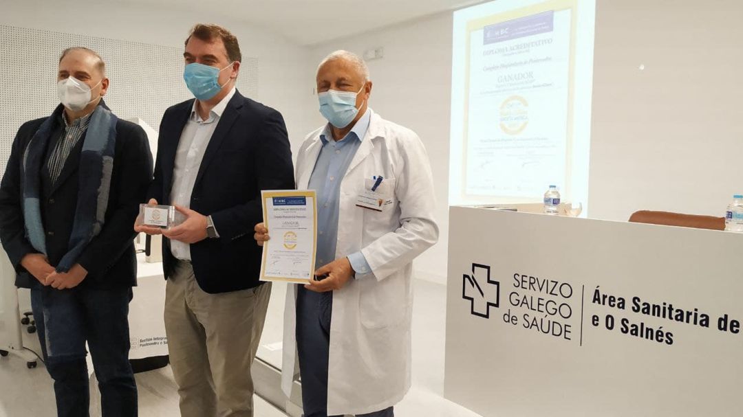 El área de Digestivo del Complejo Hospitalario de Pontevedra ha obtenido por segundo año consecutivo el Premio a la mejor unidad de España en la lucha contra la hepatitis C El área de Digestivo del Complejo Hospitalario de Pontevedra ha obtenido por segundo año consecutivo el Premio a la mejor unidad de España en la lucha contra la hepatitis C