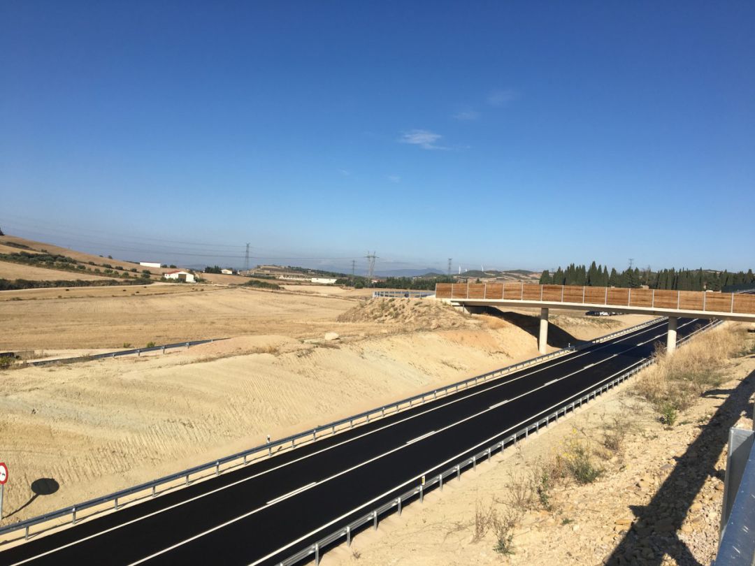 Tramo ya construido de la variante sur de Tafalla, al este de la ciudad Tramo ya construido de la variante sur de Tafalla, al este de la ciudad