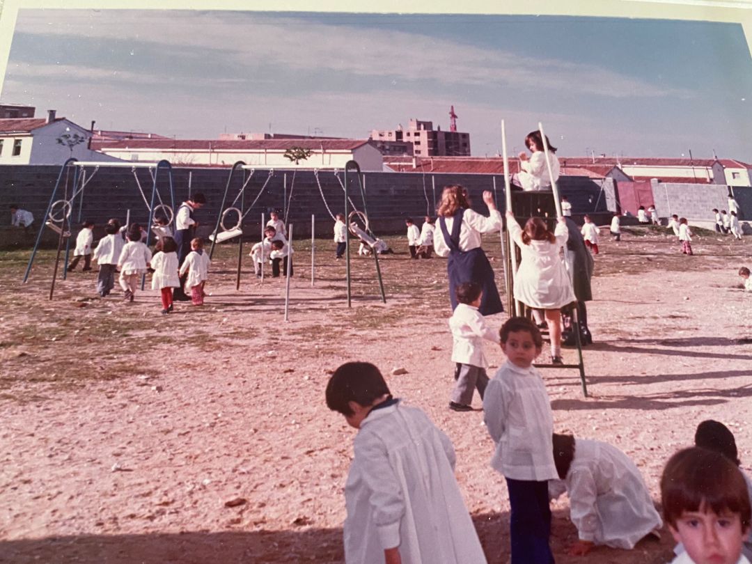 Patio de la Escuela Infantil (años 80) Patio de la Escuela Infantil (años 80)