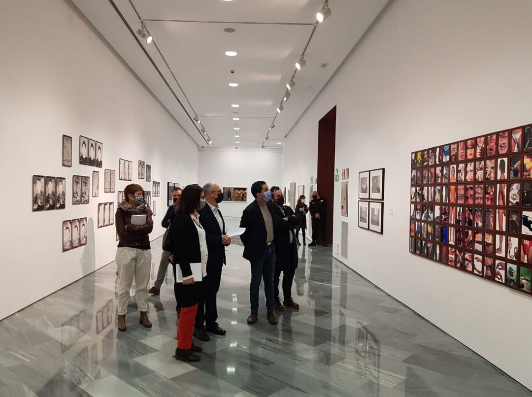 El IVAM estrena una nueva exposición en su sede de Alcoy dedicada a su colección de fotografía. El IVAM estrena una nueva exposición en su sede de Alcoy dedicada a su colección de fotografía.