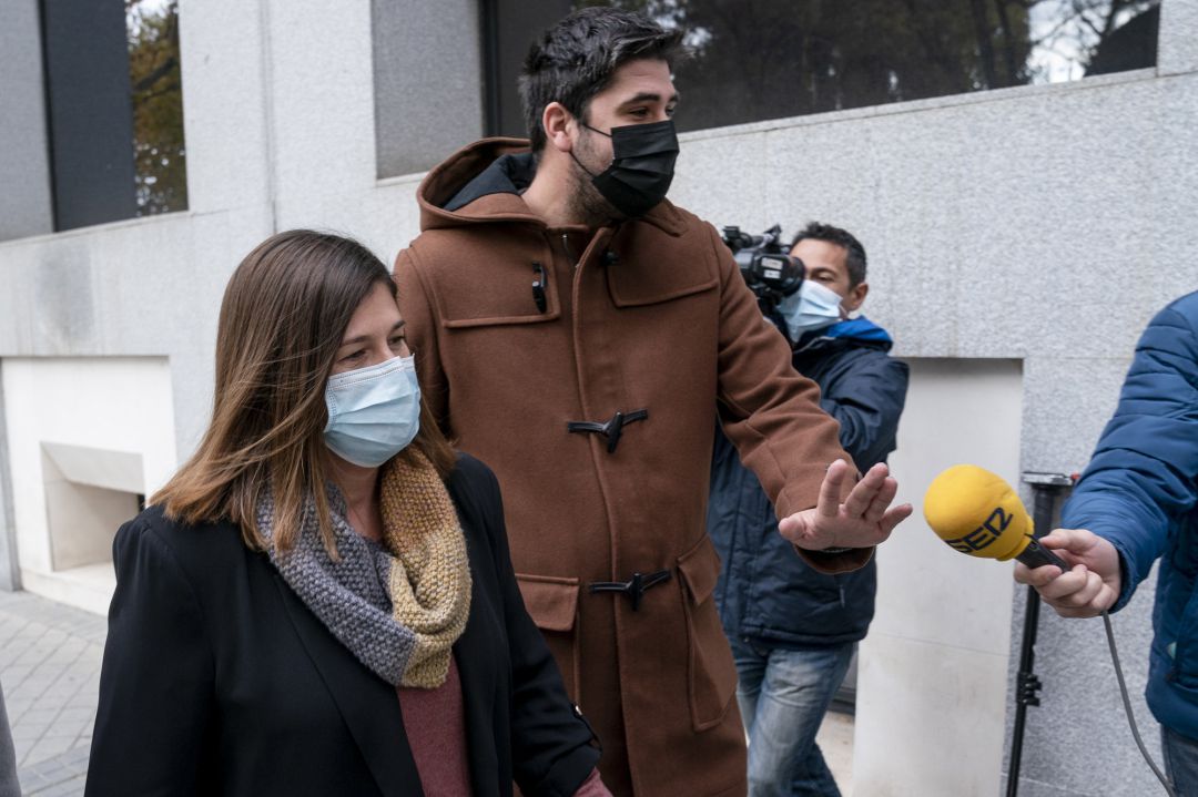 Noelia Posse a la entrada del Juzgado de Móstoles Noelia Posse a la entrada del Juzgado de Móstoles