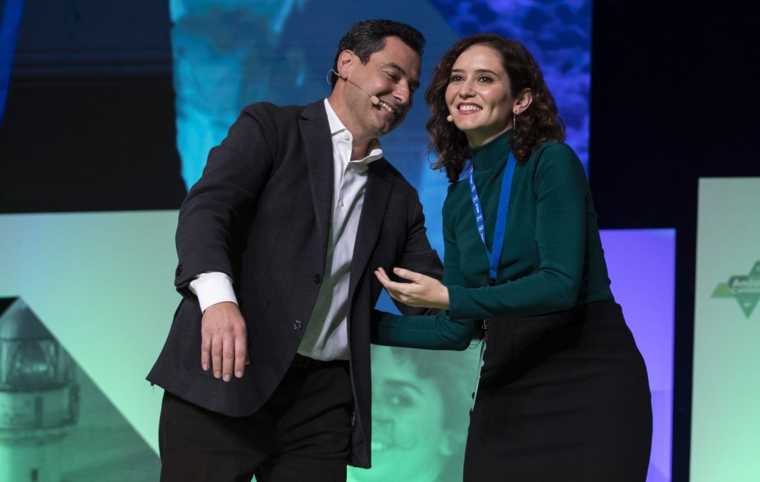 El presidente de la comunidad de Andalucía, Juanma Moreno, con la presidenta de la Comunidad de Madrid, Isabel Díaz Ayuso, en el XVI Congreso Autonómico del PP Andaluz El presidente de la comunidad de Andalucía, Juanma Moreno, con la presidenta de la Comunidad de Madrid, Isabel Díaz Ayuso, en el XVI Congreso Autonómico del PP Andaluz