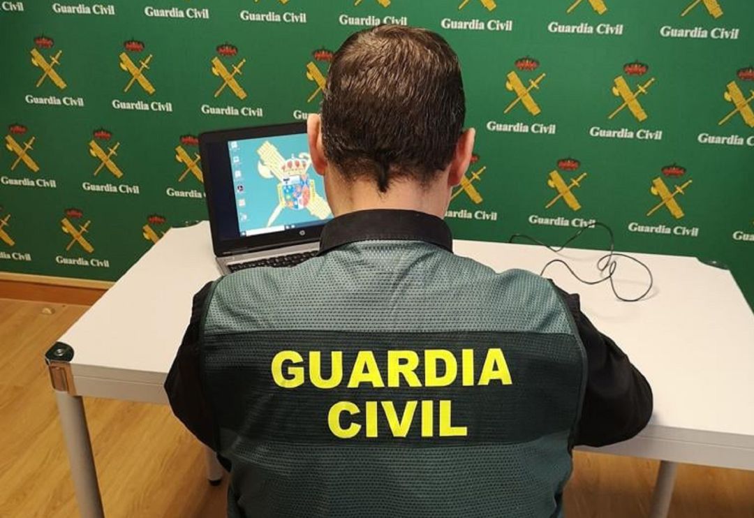 El joven detenido en Castellar posee numerosos antecedentes y tres requisitorias de detención e ingreso en prisión El joven detenido en Castellar posee numerosos antecedentes y tres requisitorias de detención e ingreso en prisión