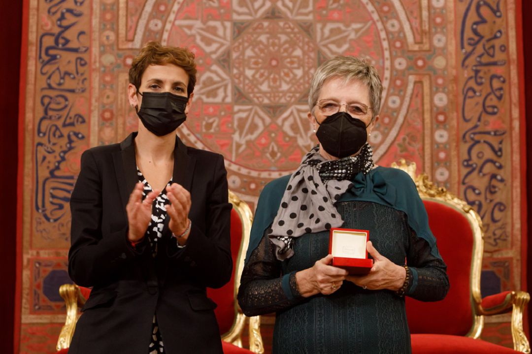 La presidenta del Gobierno de Navarra, María Chivite, junto a la madre de David Beriain, Angelines Amatriain. La presidenta del Gobierno de Navarra, María Chivite, junto a la madre de David Beriain, Angelines Amatriain.