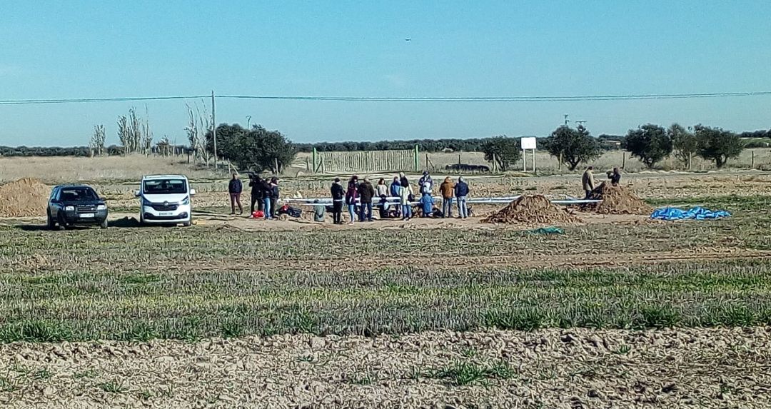 Trabajos de la ARMH justo al lado de la carretera que lleva a Recas Trabajos de la ARMH justo al lado de la carretera que lleva a Recas