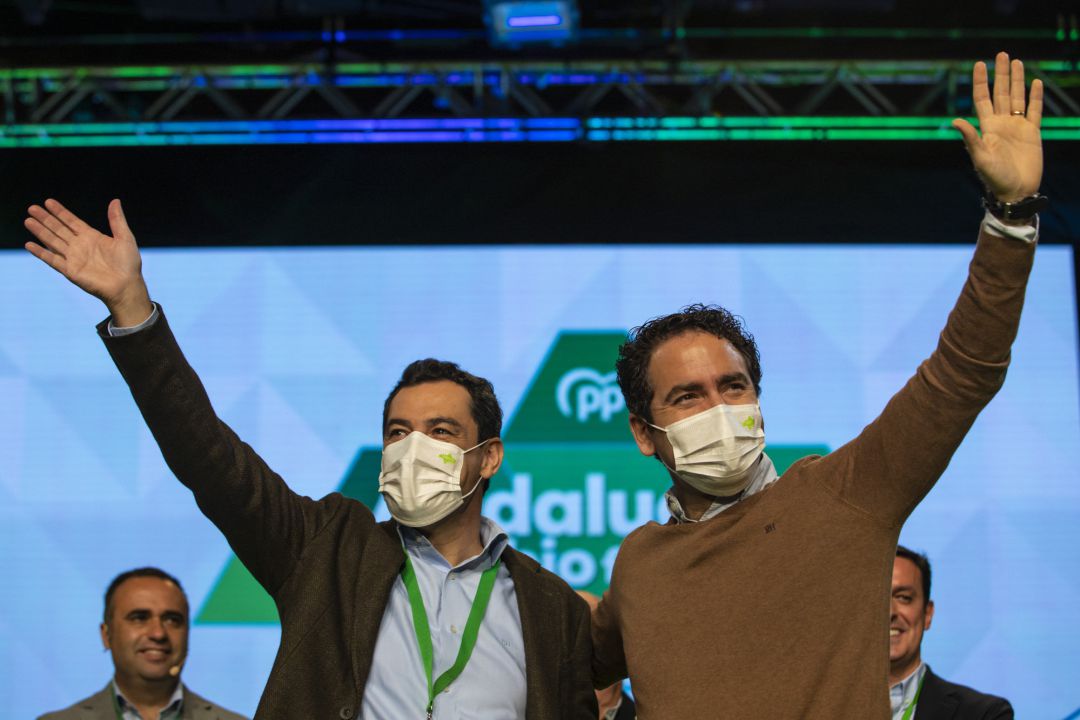 El Secretario General del PP, Teodoro Garcia Egea, junto al presidente de la Junta de Andalucía, Juanma Moreno, en el XVI Congreso Autonómico del PP Andaluz que se está desarrollando este fin de semana en el Palacio de Congreso de Granada.
El Secretario General del PP, Teodoro Garcia Egea, junto al presidente de la Junta de Andalucía, Juanma Moreno, en el XVI Congreso Autonómico del PP Andaluz que se está desarrollando este fin de semana en el Palacio de Congreso de Granada.