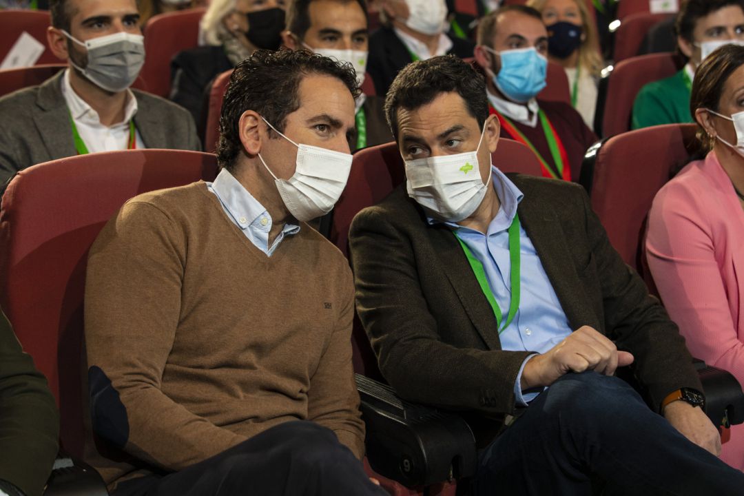 El Secretario General del PP, Teodoro García Egea, junto al presidente de la Junta de Andalucía, Juanma Moreno, en el XVI Congreso Autonómico del PP Andaluz.
El Secretario General del PP, Teodoro García Egea, junto al presidente de la Junta de Andalucía, Juanma Moreno, en el XVI Congreso Autonómico del PP Andaluz.