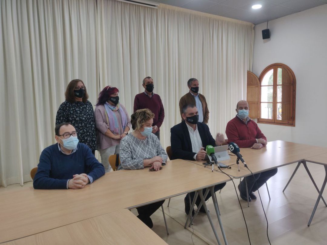 El alcalde junto a los concejales del equipo de gobierno. El alcalde junto a los concejales del equipo de gobierno.