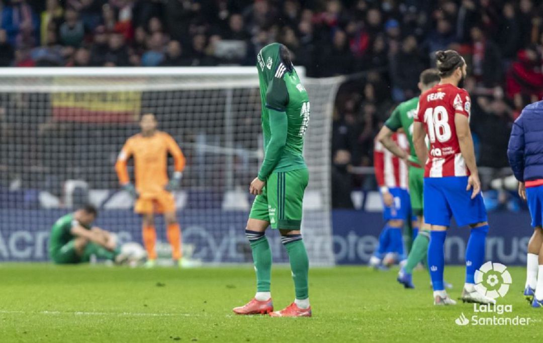 Desolación rojilla en el Wanda al escaparse el punto en los minutos finales Desolación rojilla en el Wanda al escaparse el punto en los minutos finales