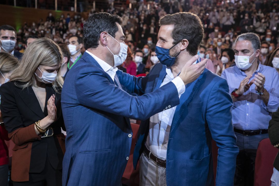 El presidente del PP-A y presidente de la Junta de Andalucía, Juanma Moreno y el presidente del PP nacional, Pablo Casado, en la clausura del XVI Congreso Autonómico del PP de Andalucía. El presidente del PP-A y presidente de la Junta de Andalucía, Juanma Moreno y el presidente del PP nacional, Pablo Casado, en la clausura del XVI Congreso Autonómico del PP de Andalucía.