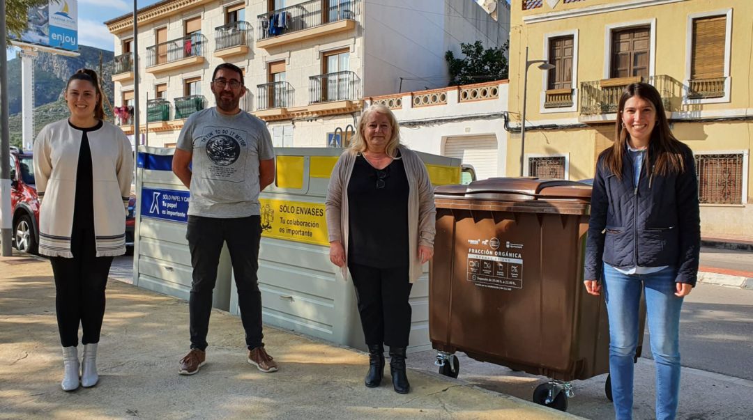 Bajo el lema ‘El contenedor marrón del futuro verde’, el Ayuntamiento conciencia a la ciudadanía sobre la importancia de reciclar residuos orgánicos Bajo el lema ‘El contenedor marrón del futuro verde’, el Ayuntamiento conciencia a la ciudadanía sobre la importancia de reciclar residuos orgánicos